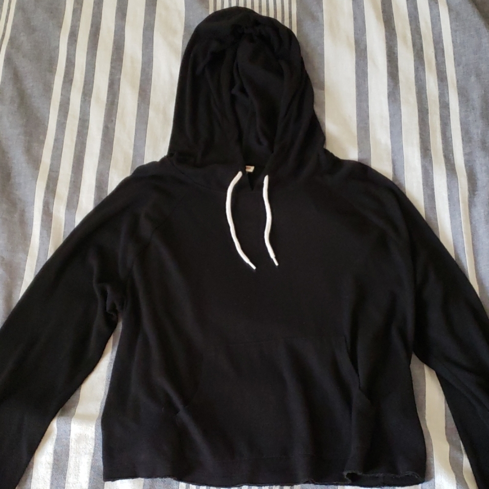 Cropped thin hooded long sleeve shirt